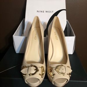 Nine West Cream with Gold buckle Size 8.5